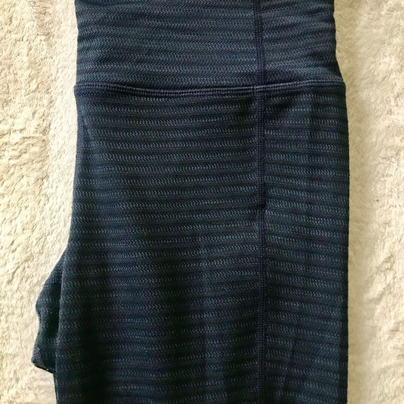 Athleta Jacquard Mantra Capri Legging- Navy Blue - Picture 6 of 6